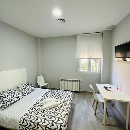Hospedaje Cuatro Vientos Madrid Eksteriør bilde