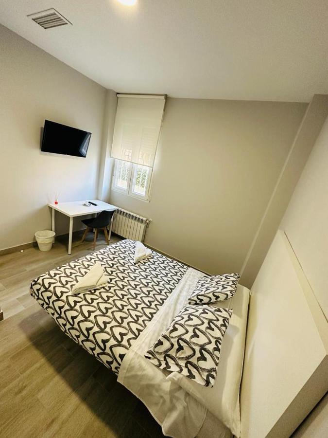 Hospedaje Cuatro Vientos Madrid Eksteriør bilde