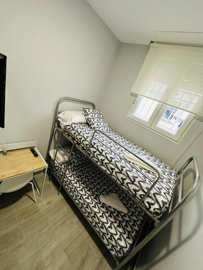 Hospedaje Cuatro Vientos Madrid Eksteriør bilde