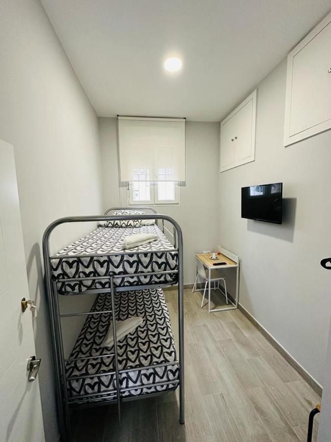 Hospedaje Cuatro Vientos Madrid Eksteriør bilde